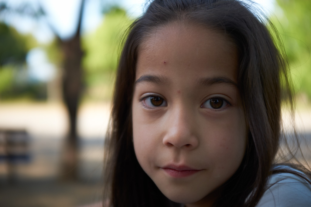 Be Still Child – The TCL-X100, Focus & Bokeh.